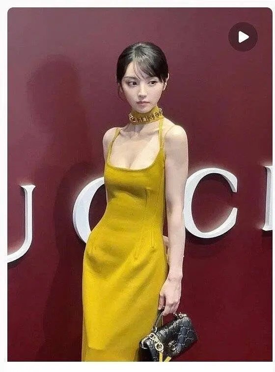 田曦薇真的该换造型师了，她的表情管理也应该改进一下 ​​​