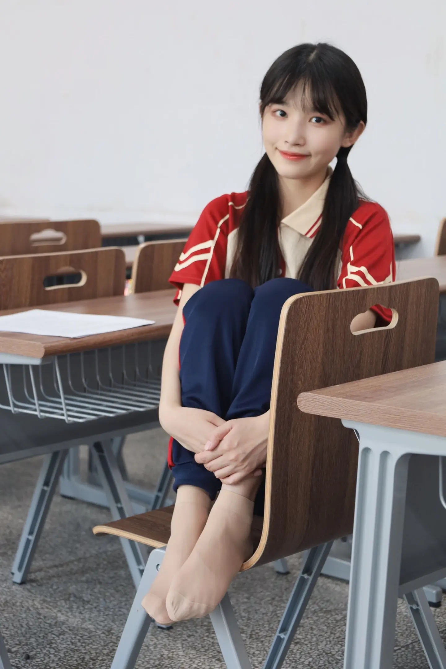 害羞的女孩，就像一阵清香，萦绕在我的心怀...