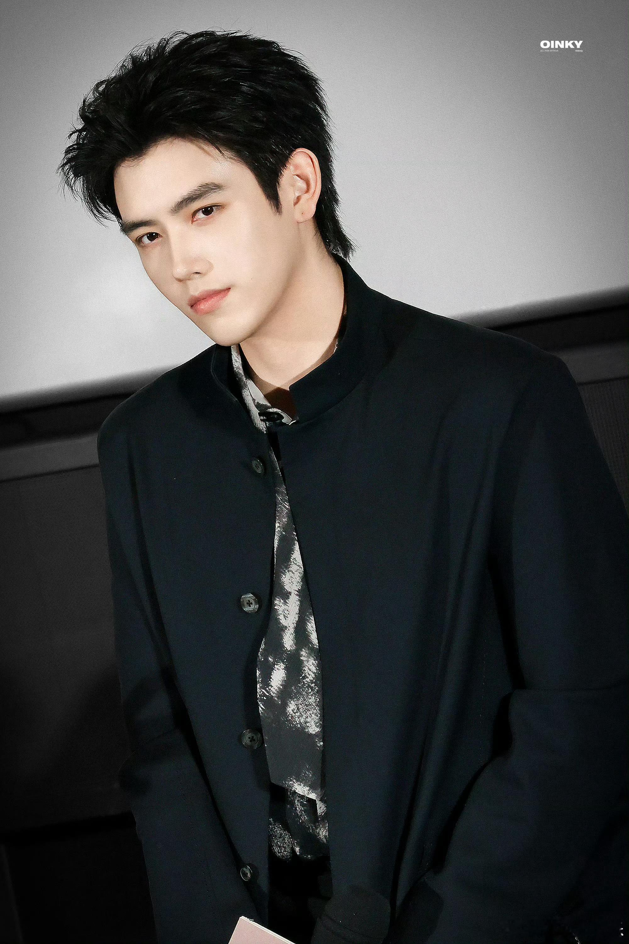 陈飞宇电影首映状态跟着陈飞宇在苏州学非遗温柔与霸气并存的陈飞宇，首映现场状态绝佳