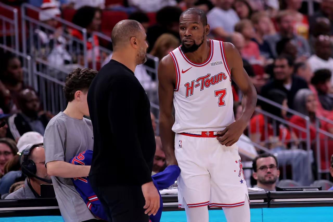 最近火箭的比赛打的有点不顺，无所谓的，毕竟现在一切都来的及，火箭现在的排名还在西