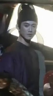 就业降级这么严重了，吴慷仁这种电影咖居然去横店拍古装剧了，但是他外形条件太现代了