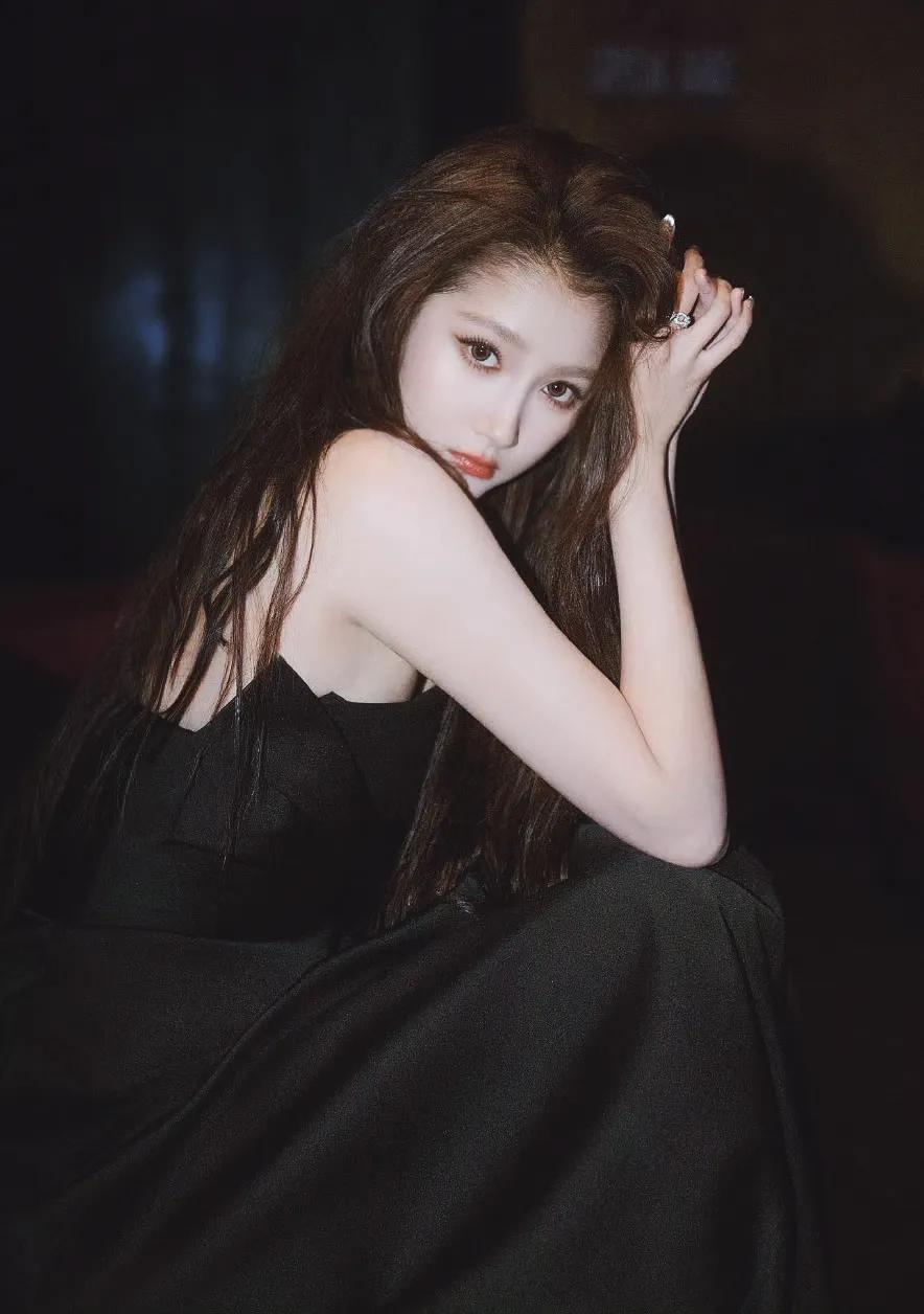 @关晓彤 最新