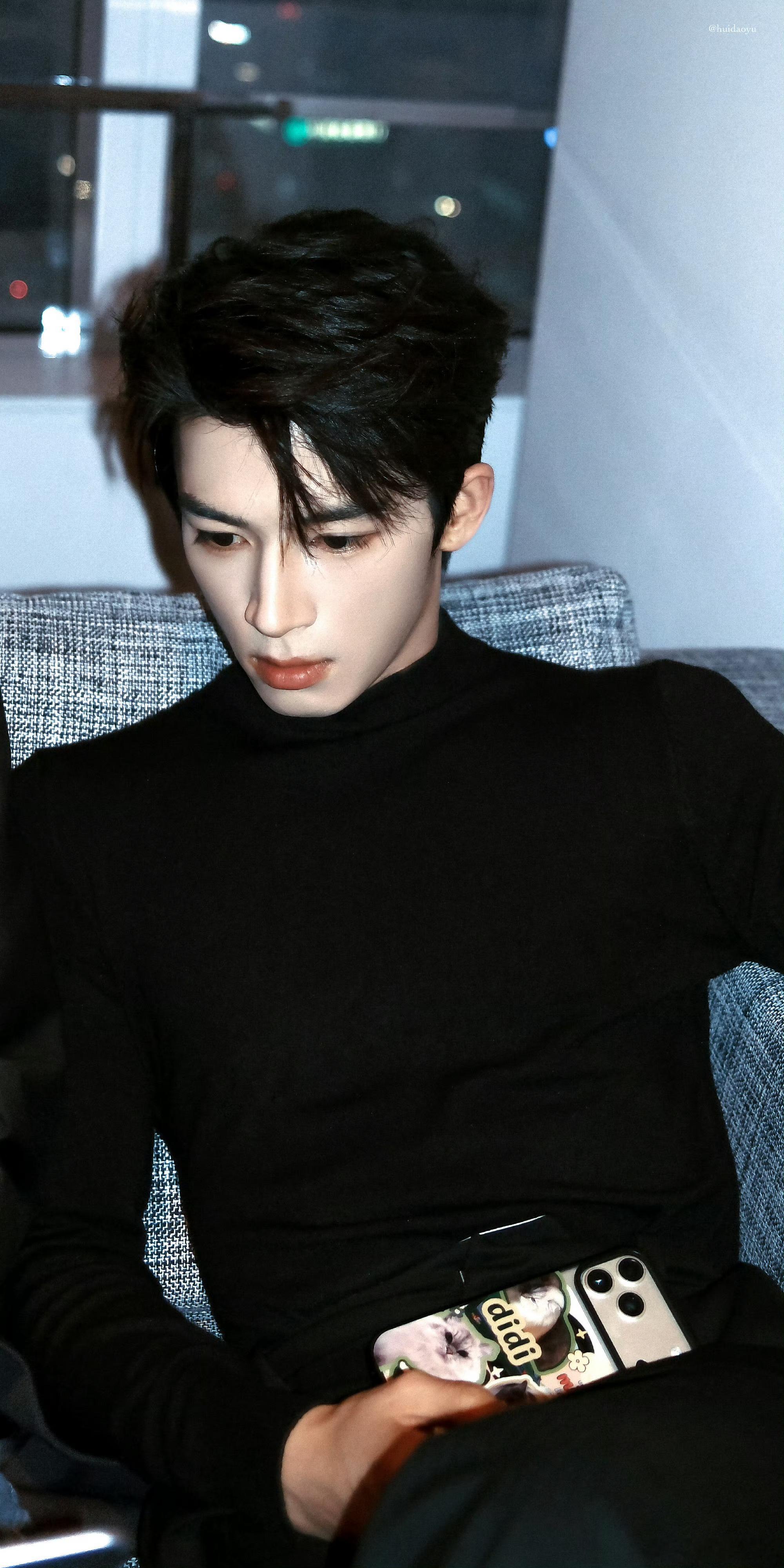 王星越听到祝绪丹理想型的反应祝绪丹一句“四个男嘉宾我都想要”，王星越直接平地摔，