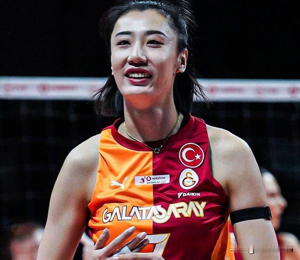 加拉3-1力克泽仁体育，保留晋级前四希望。中国副攻王媛媛贡献8分（10扣5中0失