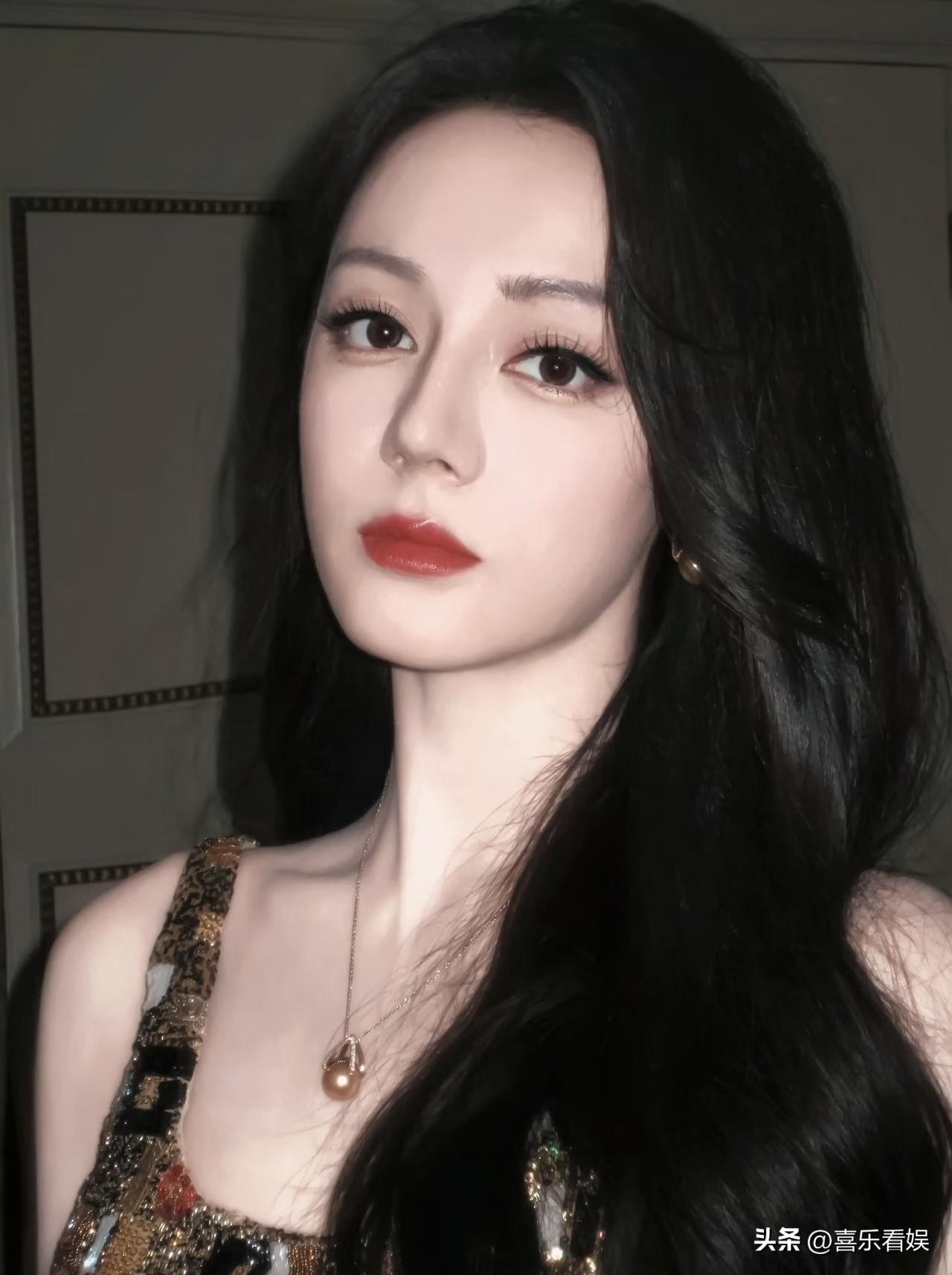 迪丽热巴，这人缘也太好了吧！
 
6月3号，一向低调的迪丽热巴冲上了热搜，原因是
