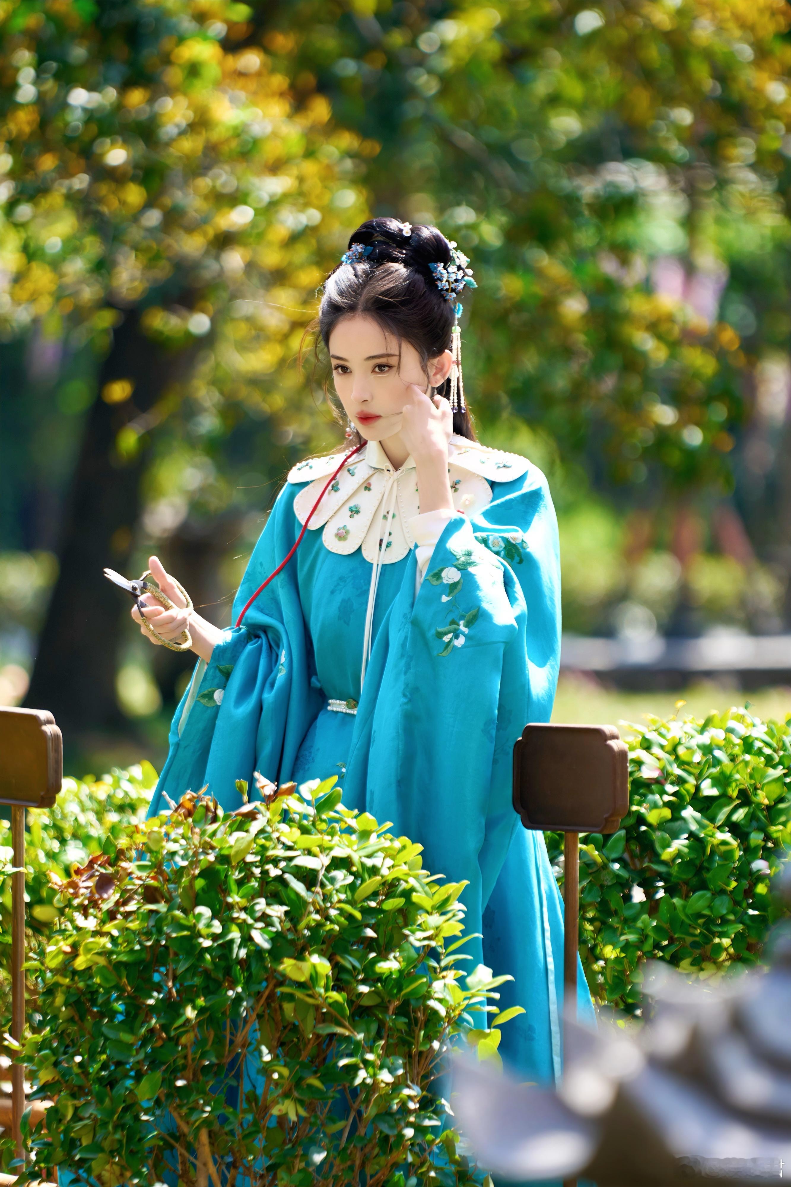 娜扎的古装适配度太绝！新角色手段强悍智商碾压，玉茗茶骨里搅动商界风云，荣善宝的逆