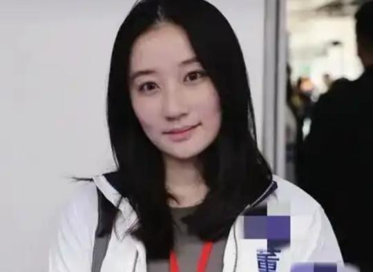 郑丽文率国民党 14 人代表团访陆，团队里最受关注的莫过于 30 岁的国际事务部