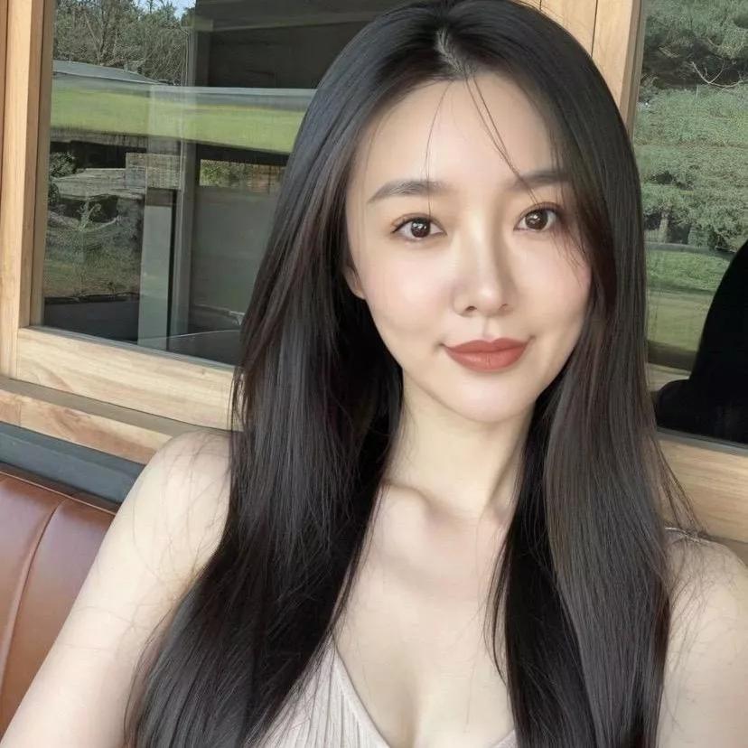 温柔笑颜，静享时光的美好。让岁月优雅静好 温婉出众 她笑靥如花 时光里静得花开