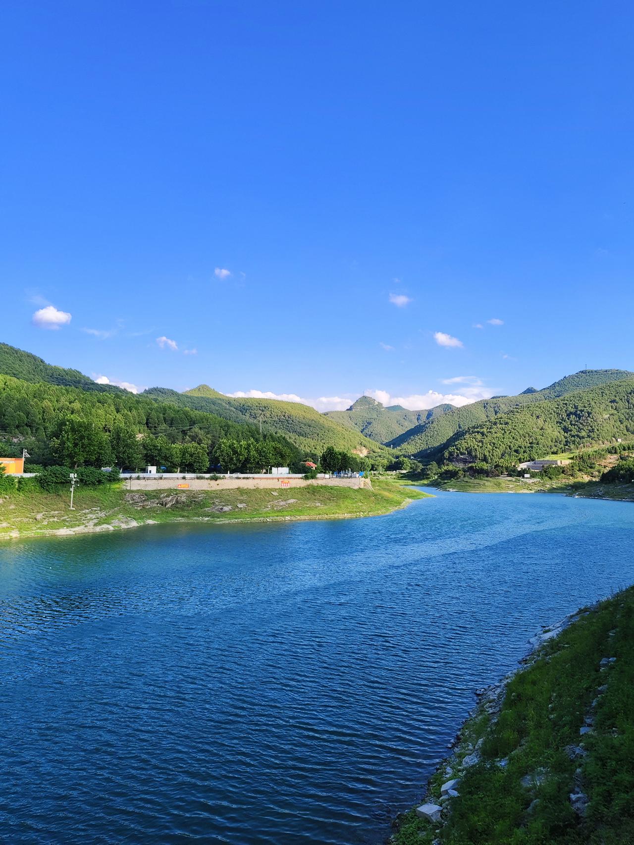 济南“浆水泉水库（也叫浆水泉风景区）”，记得，八年前的一个夏天，去浆水泉水库“放