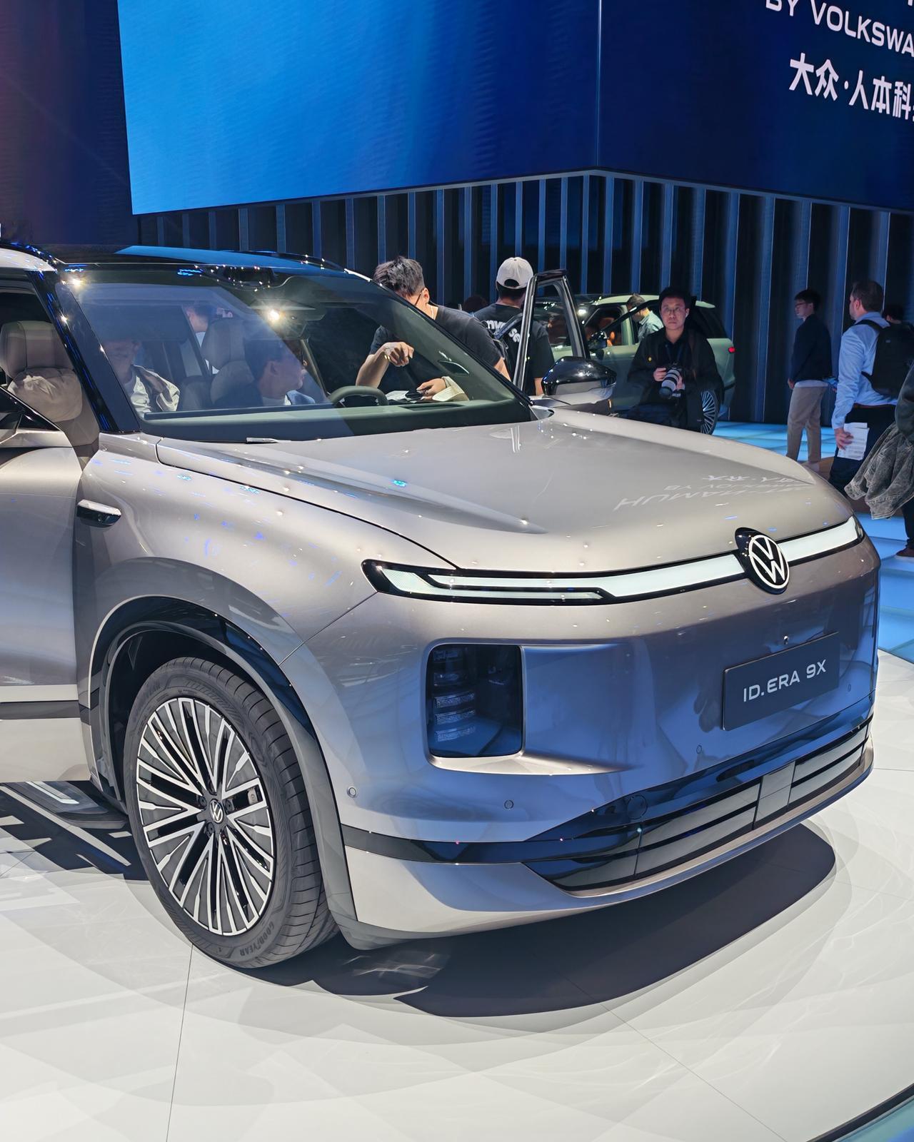 对ERA 9X的体量感、设计感没有质疑。但第二排中间这个台阶…

各路前期赏车的