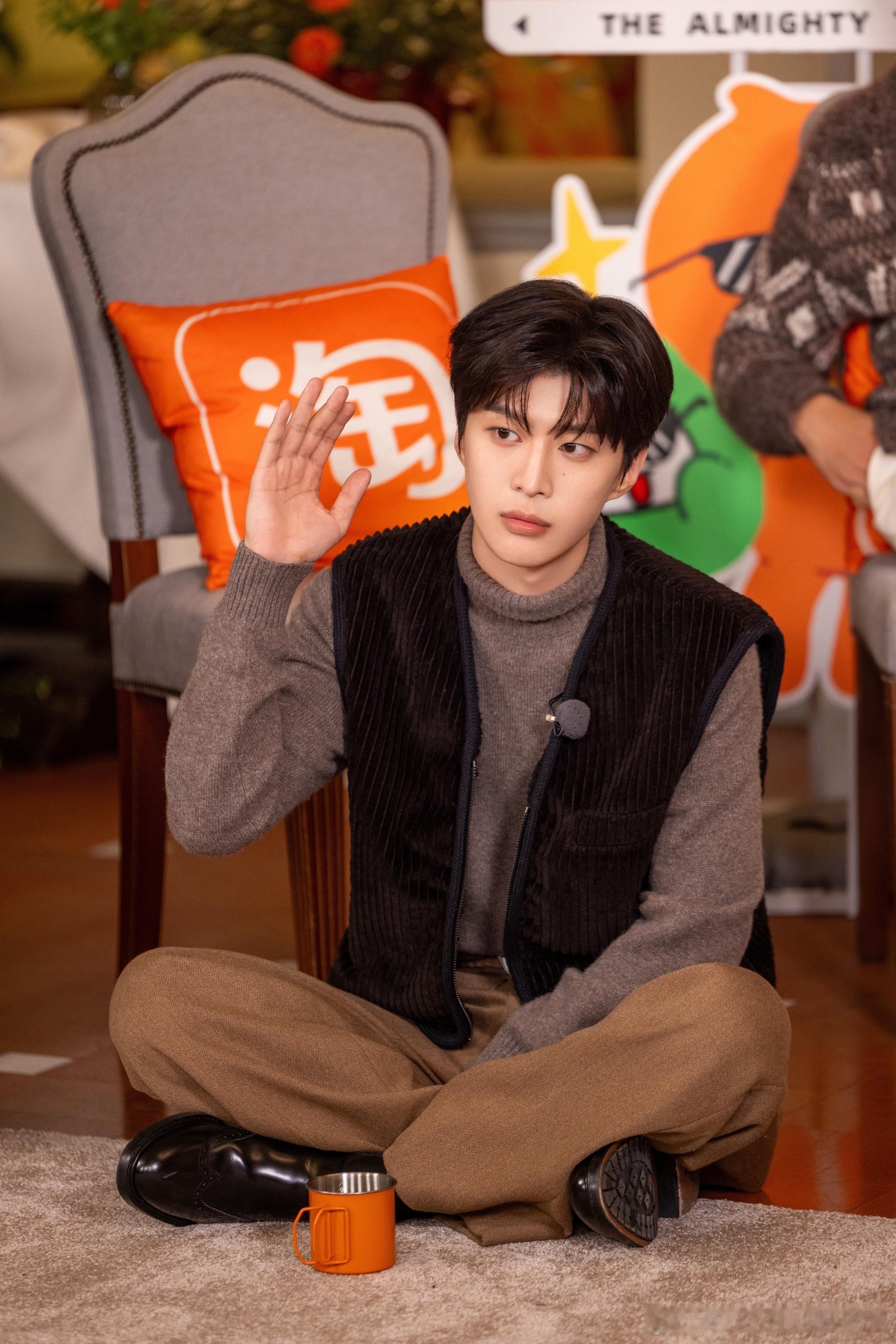 范丞丞范丞丞杨澄fcc范丞丞人生路不熟fcc范丞丞 因为你拾起破碎的我 所以再坎