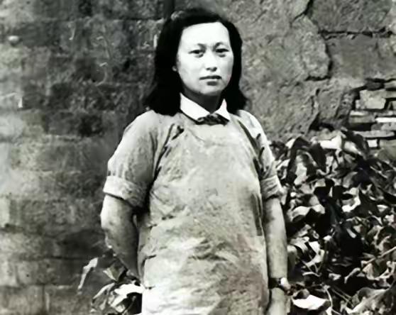 一枚国之重器，直接在天上解体，掉没了。
上万平方公里的戈壁滩，地表温度能烫熟鸡蛋