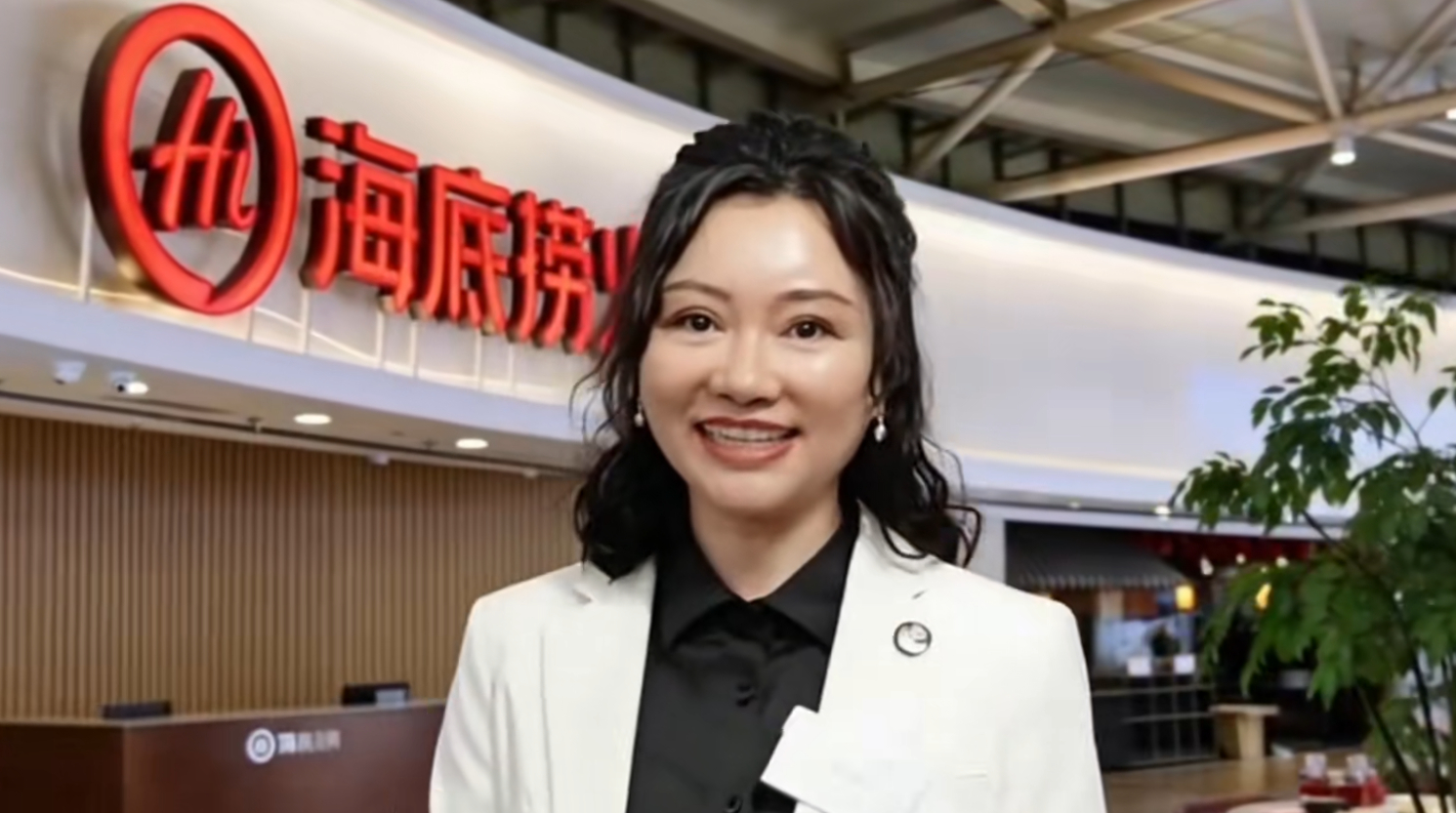 #海底捞股价暴跌#【海底捞盘中暴跌超12%，传CEO妻子减持27.5亿港元】#传