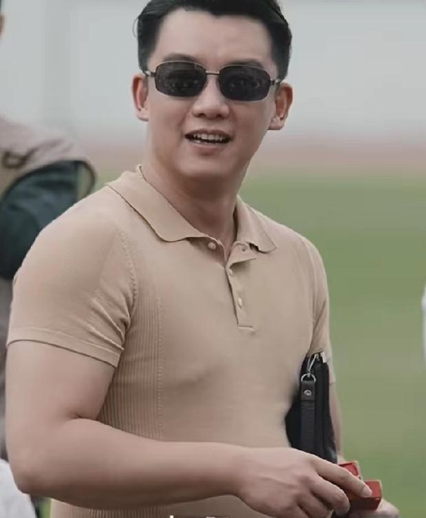 看到一篇《贾玲把自己作没了》的文章，
贾玲的风评转变主要因为那个减肥vlog，为