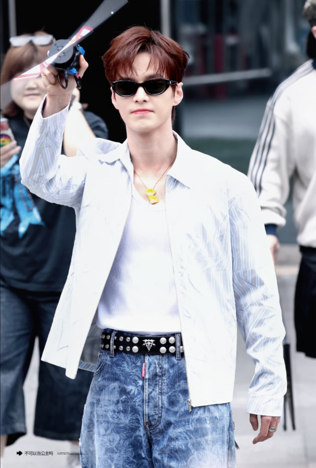 孟子义何与撑伞撒花瓣孟子义、何与好六repo，孟子义和何与两人撑伞撒花瓣、一起跳