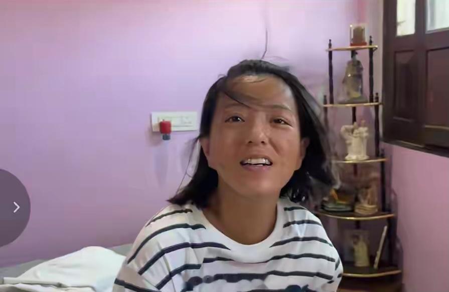 在印度才呆半个月的丹丹，满脸都是遮不住的沧桑和黝黑，这和国内判若两人。有学医的网