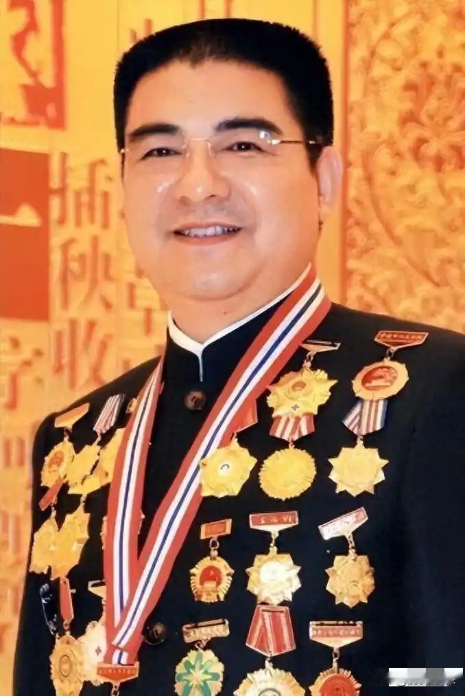 堆16吨现金捐40亿后隐退，昔日慈善狂人如今归园种田
 
阅读此文前，诚邀您点击