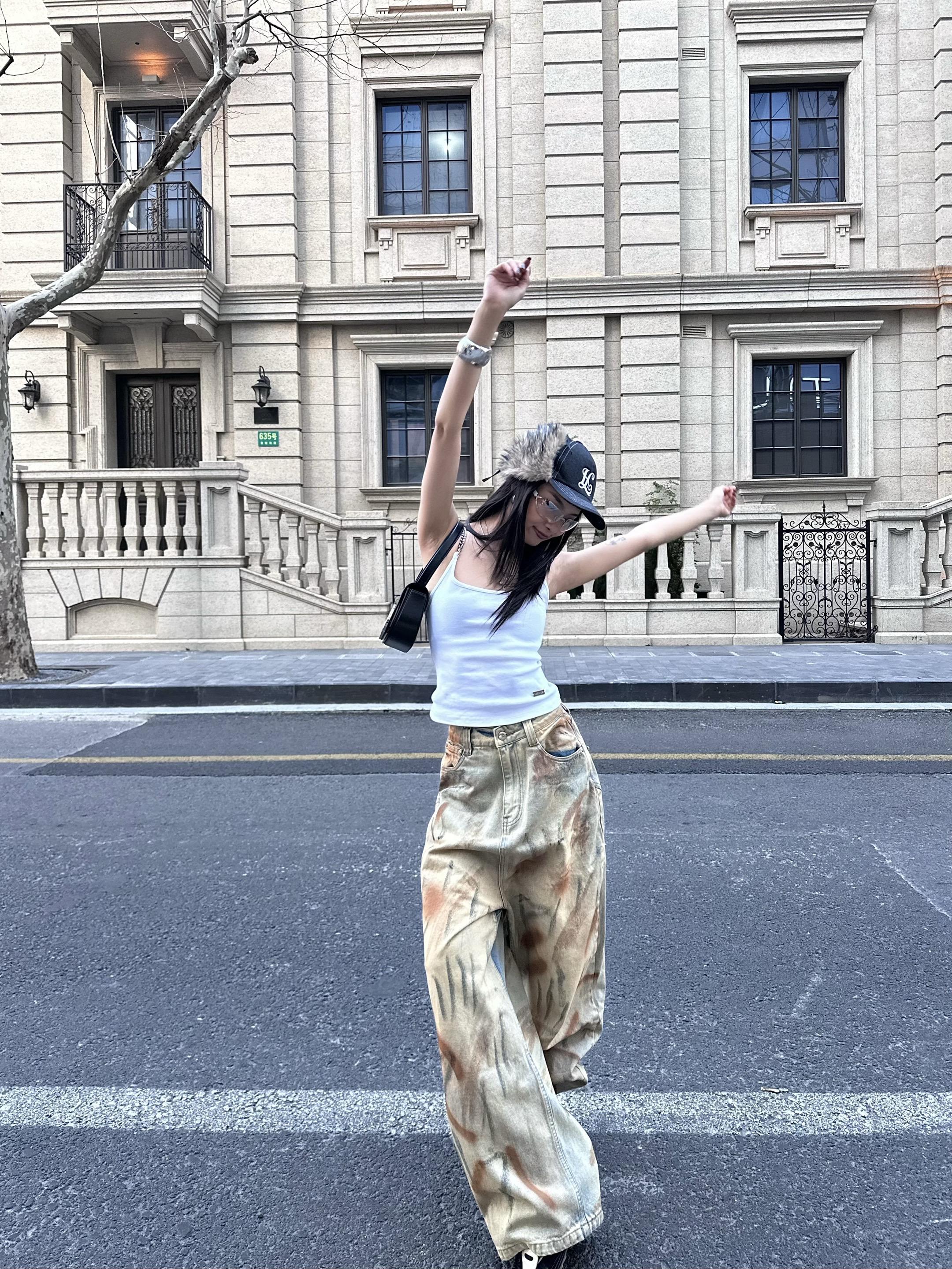 真爱只有一次，樱花只开一季。如果只是寂寞，请不要说爱我