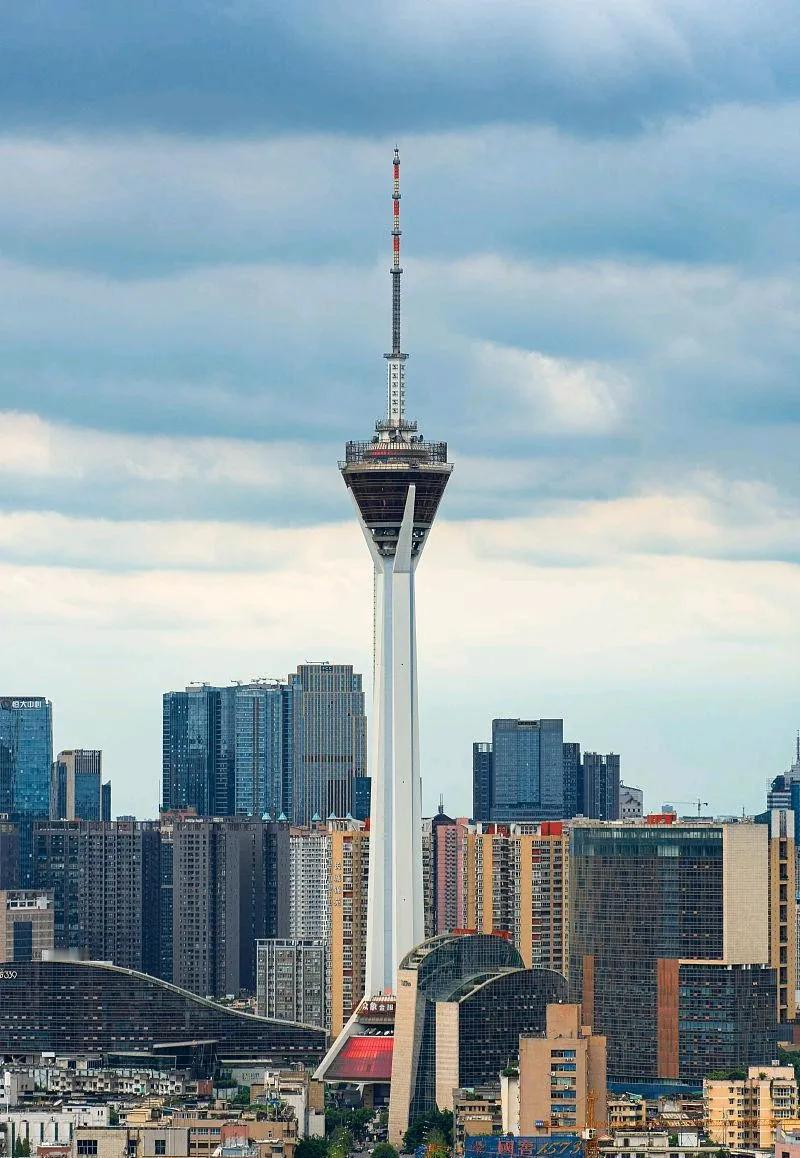 我国新一线城市最高楼，你觉得哪个最美？

图一 成都市最高楼

图二 重庆市最高