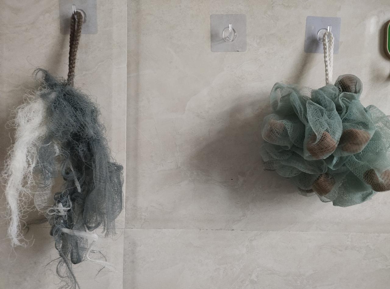 从一个沐浴球看你在家庭中的地位，一个沐浴球并不贵，也就是4元左右一个，但是左边的