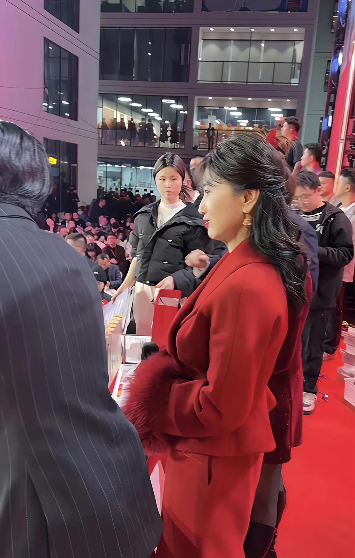 绞尽脑汁，到底是什么群体在喜欢他们？

网红是不是都有一个开公司的梦？郭有才在广