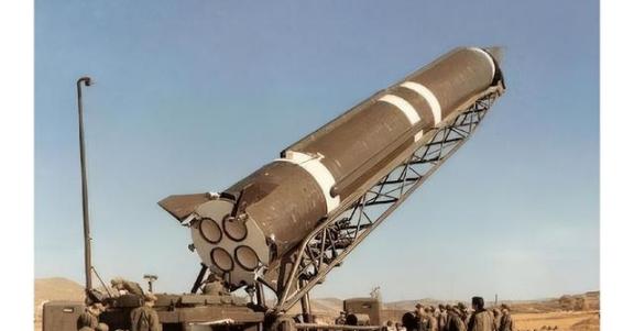 一口气花35亿买东风导弹，又砸150亿请中国驻军，付款极其爽快。谁能想到，在战火