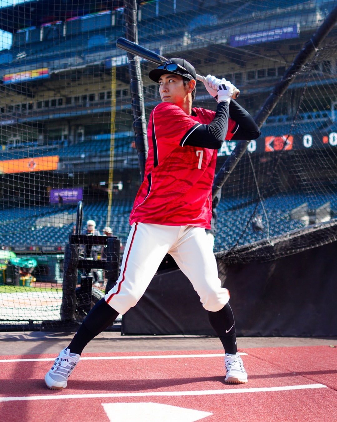 孙兴慜 效力于MLB美职棒大联盟旧金山巨人队的韩国球员李政厚今日身穿韩国队7号球