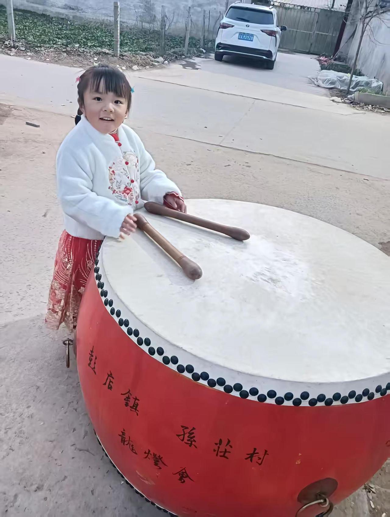 晒晒老古董 马上更新家乡年味 体验打鼓