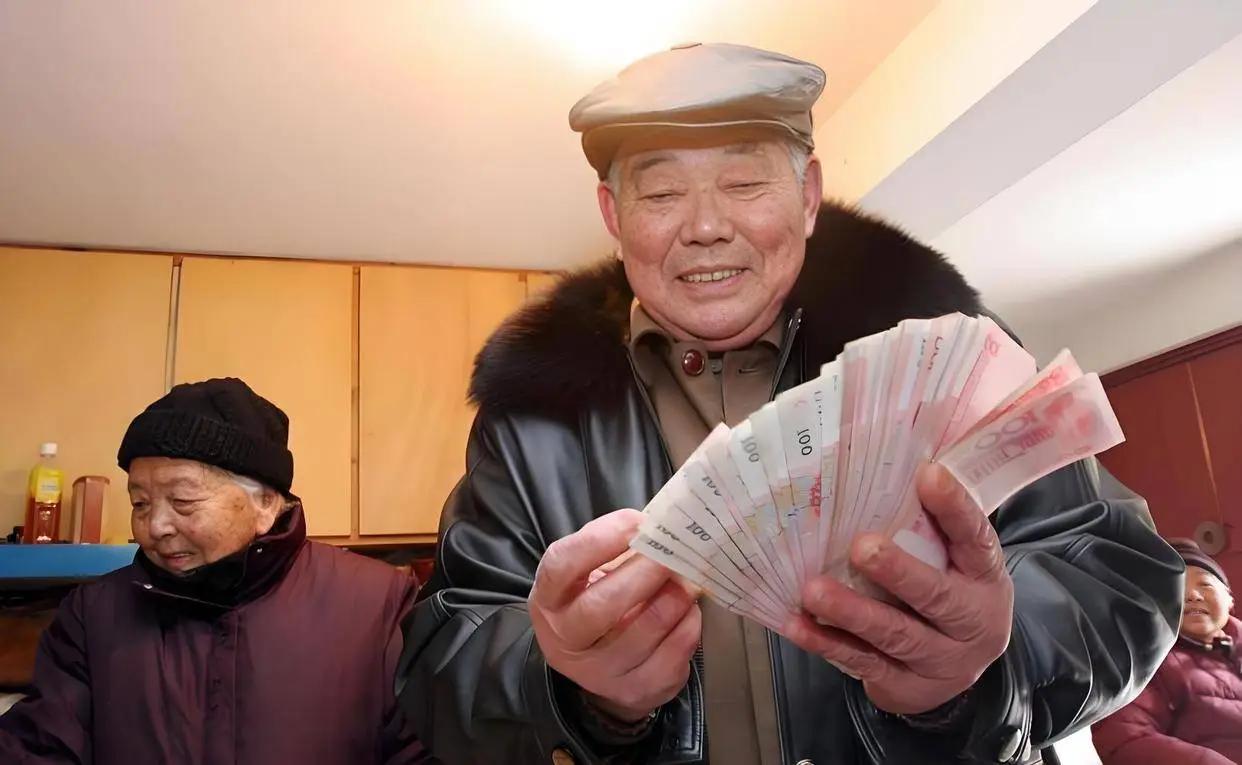 2026年七月，全国年度养老金调整通知依旧处于未官宣状态，很多哈尔滨事业单位即将