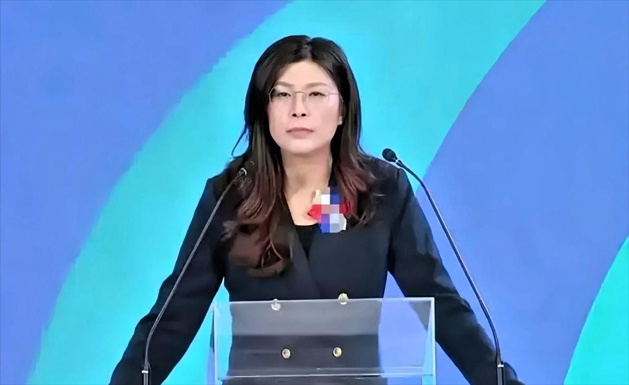 郑丽文这个人，不查不知道，原来她坚持的一直都是不统不独那套，有人觉得她反对台独喊