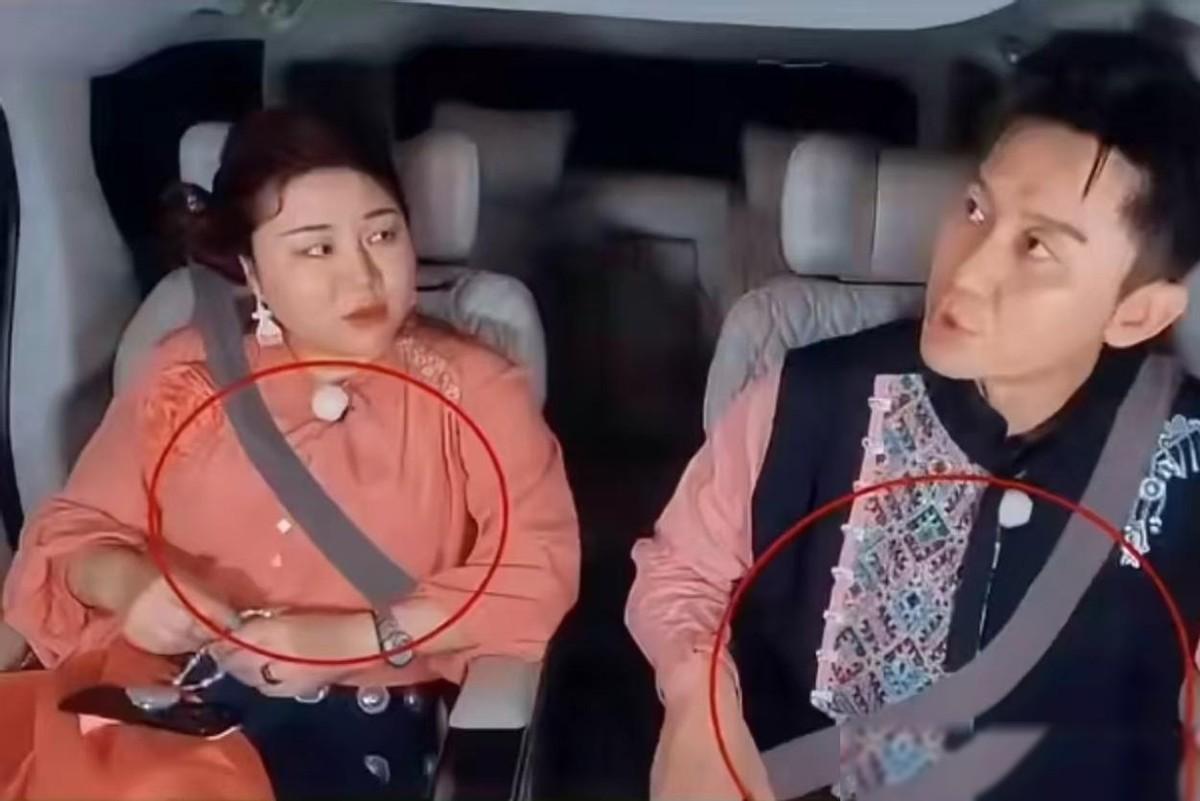 近日，有网友发现《跑男》里，嘉宾们在车上时，多位嘉宾未系安全带，节目播出后惹出不