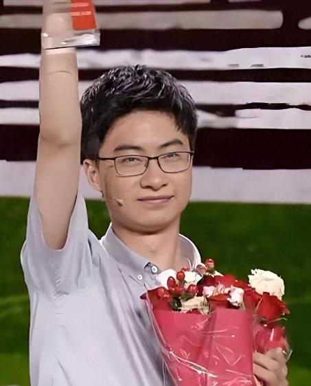 为什么要和美国干到底？就这么说吧，要是不干到底，那中国下一代就“完了”！去年，清