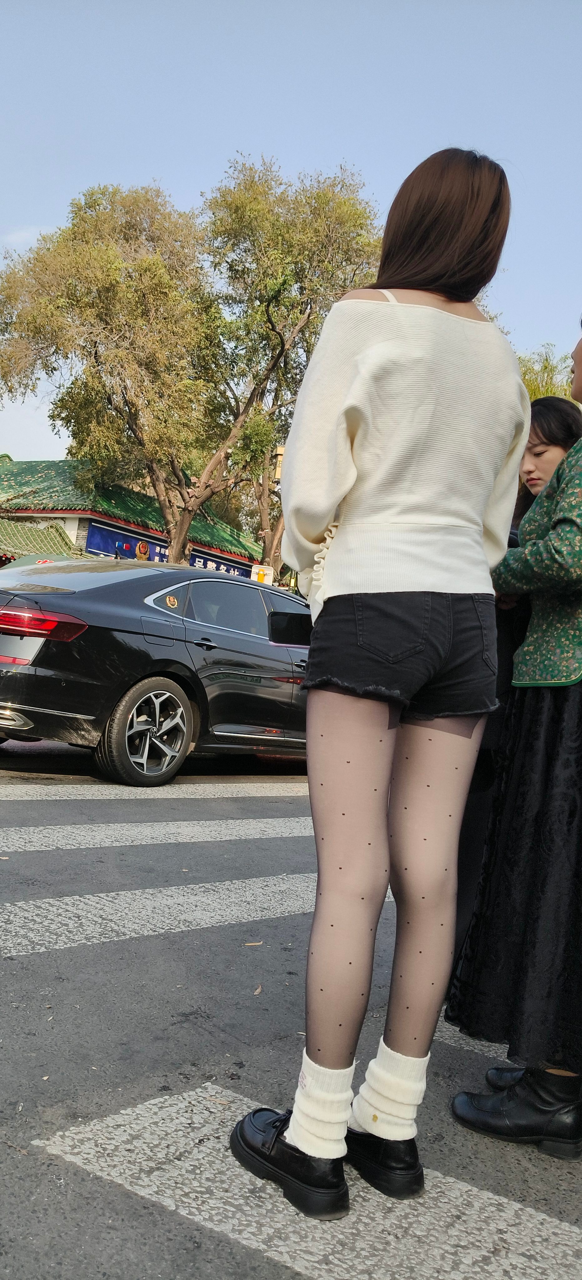 街拍美女穿搭大长腿小姐姐