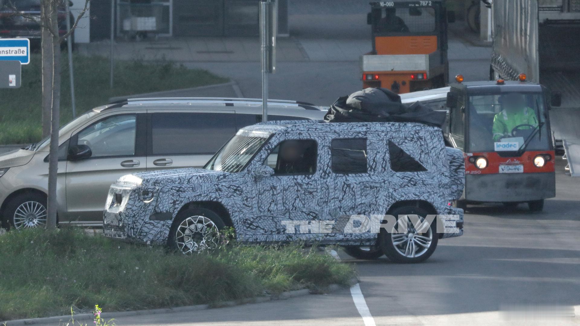 小号的G-Class EV，对比谍照中出现的奔驰EQS SUV和Metris厢式