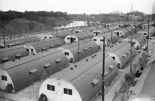 美军“女服务员”住宅背后的丑态
 
1946年日本的操作，荒诞到让人脊背发凉，尽