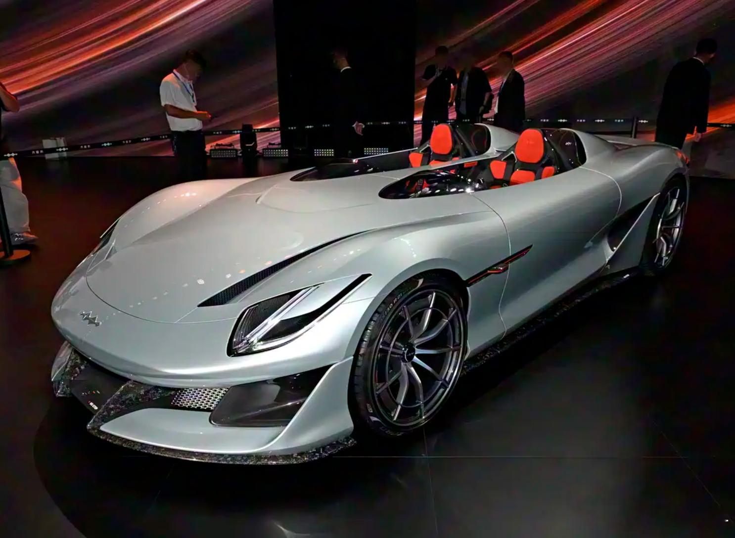 方程豹首款轿车曝光方程豹玩得真6据说2026年发布，可能会叫“镁9”，成为“豹”