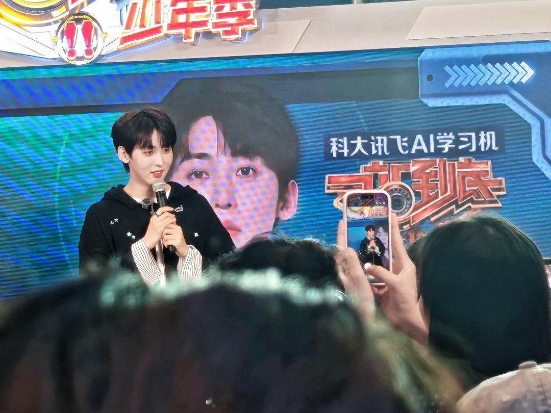 现在小学生都这么有梗吗一站到底少年季 小孩哥这回答值得载入少年站名场面！在正经的