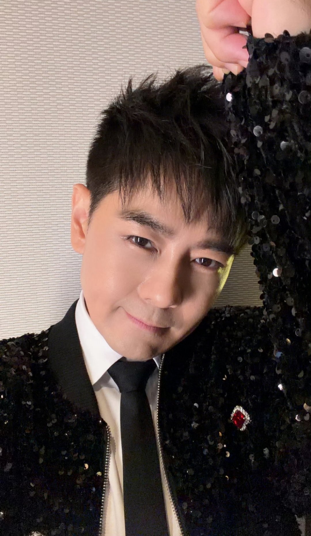 见面的热情驱散了一切！！到现在还沉浸在昨晚的快乐中[好喜欢] 林志颖多多注意保暖