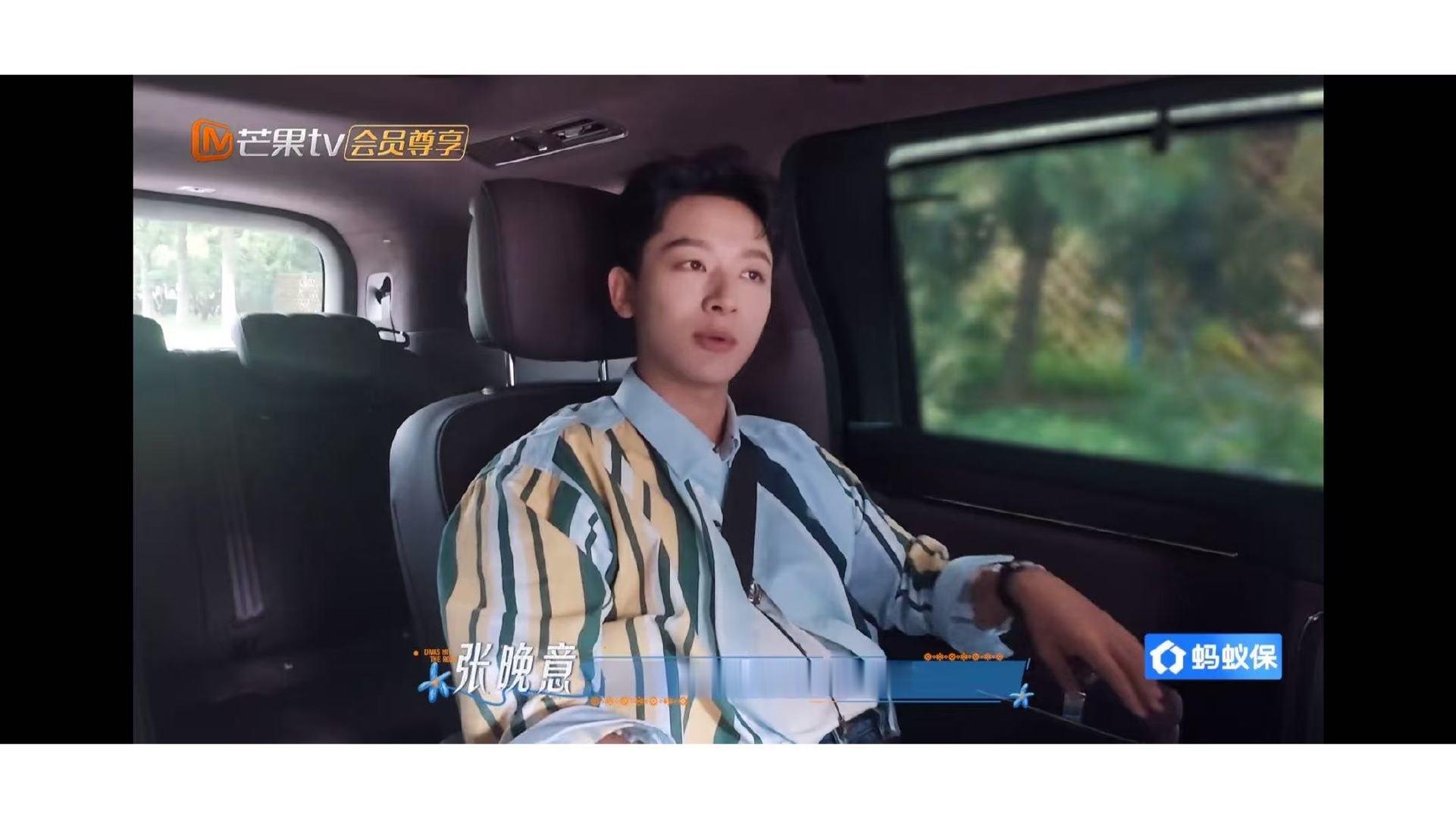 张晚意吃蚂蚱会想起邓为邓为张晚意都喜欢吃猎奇的东西 张晚意每次吃蚂蚱都拍给邓为看