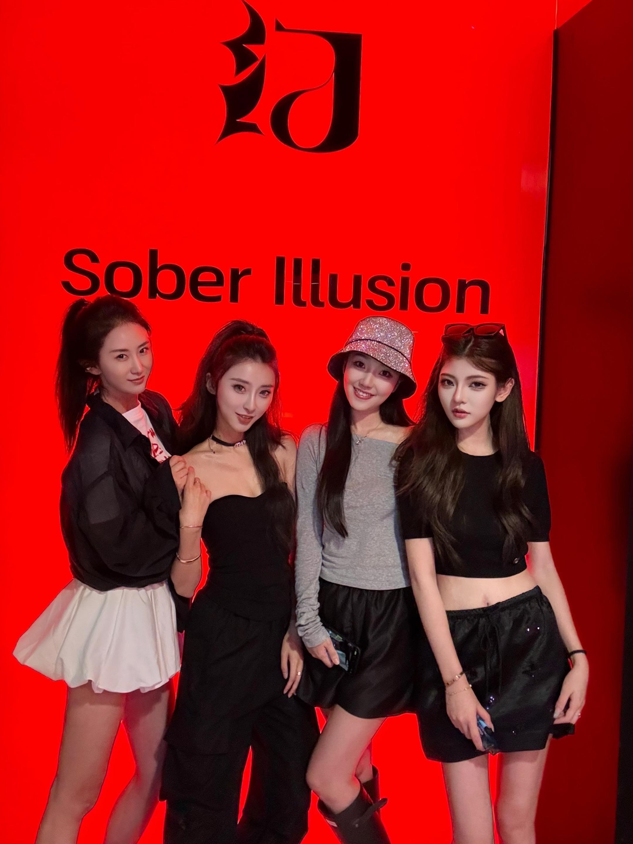 来看看我们酒吧有多少美女吧 快来打卡