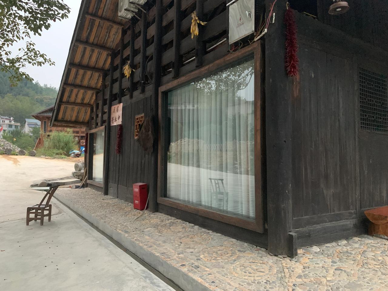 我有个朋友沈阳人叫李欣，女，14岁在沈阳塔湾当仙，今年应该是30岁左右，经常去五