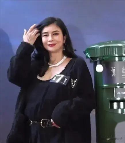 61岁吴家丽太绝了！220斤照样美到勾人，成龙没骗我！

吴家丽最近的状态➼61
