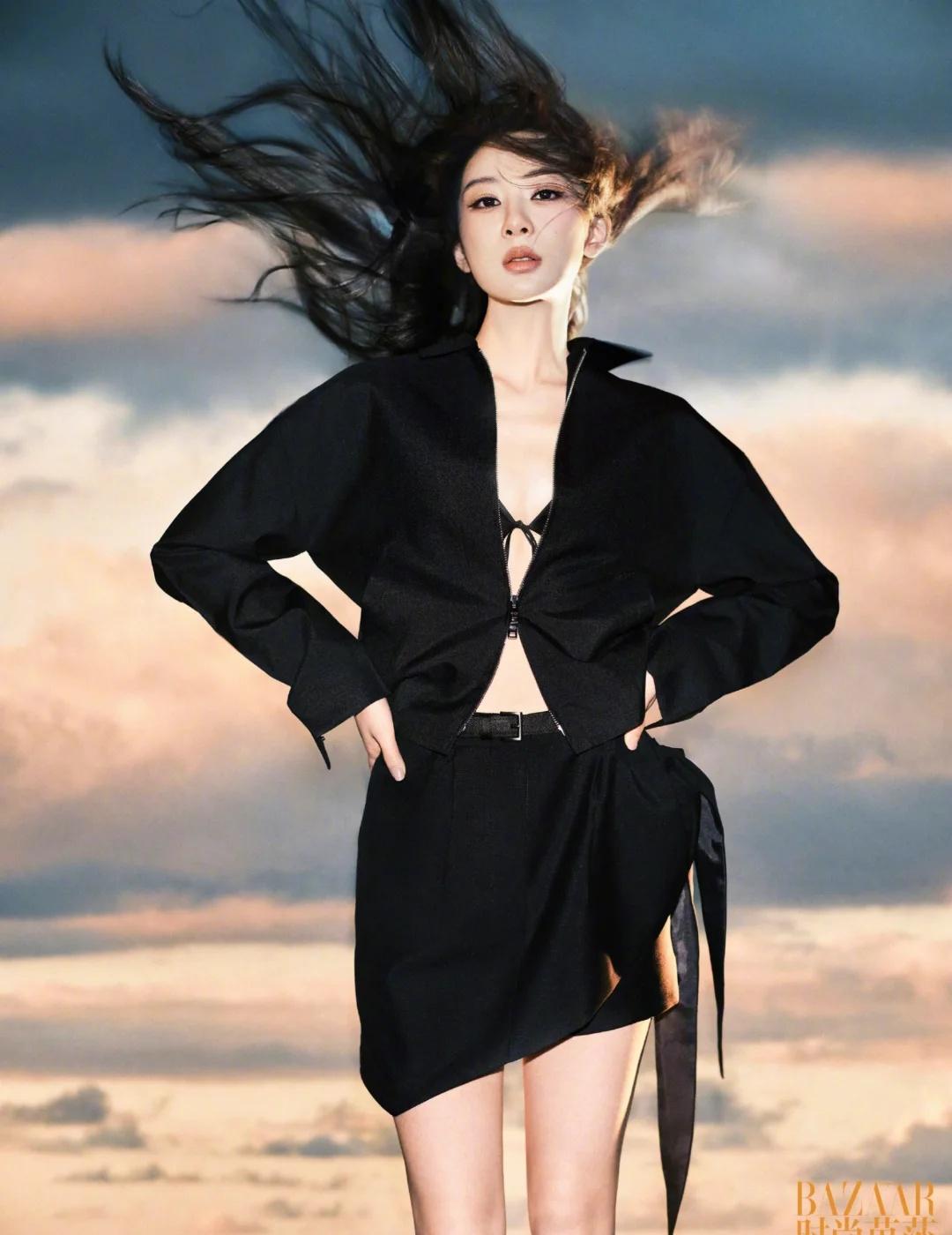 回顾杨紫五大杂志
2025芭莎六月刊
风之女神——杨紫
VOGUE 嘉人 ELL