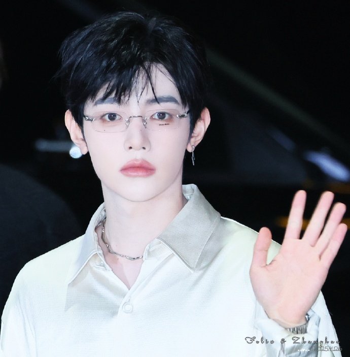 章昊为香港同胞捐款祈福 章昊捐款了 章昊捐款了，章昊为香港同胞捐款祈福，用于帮助