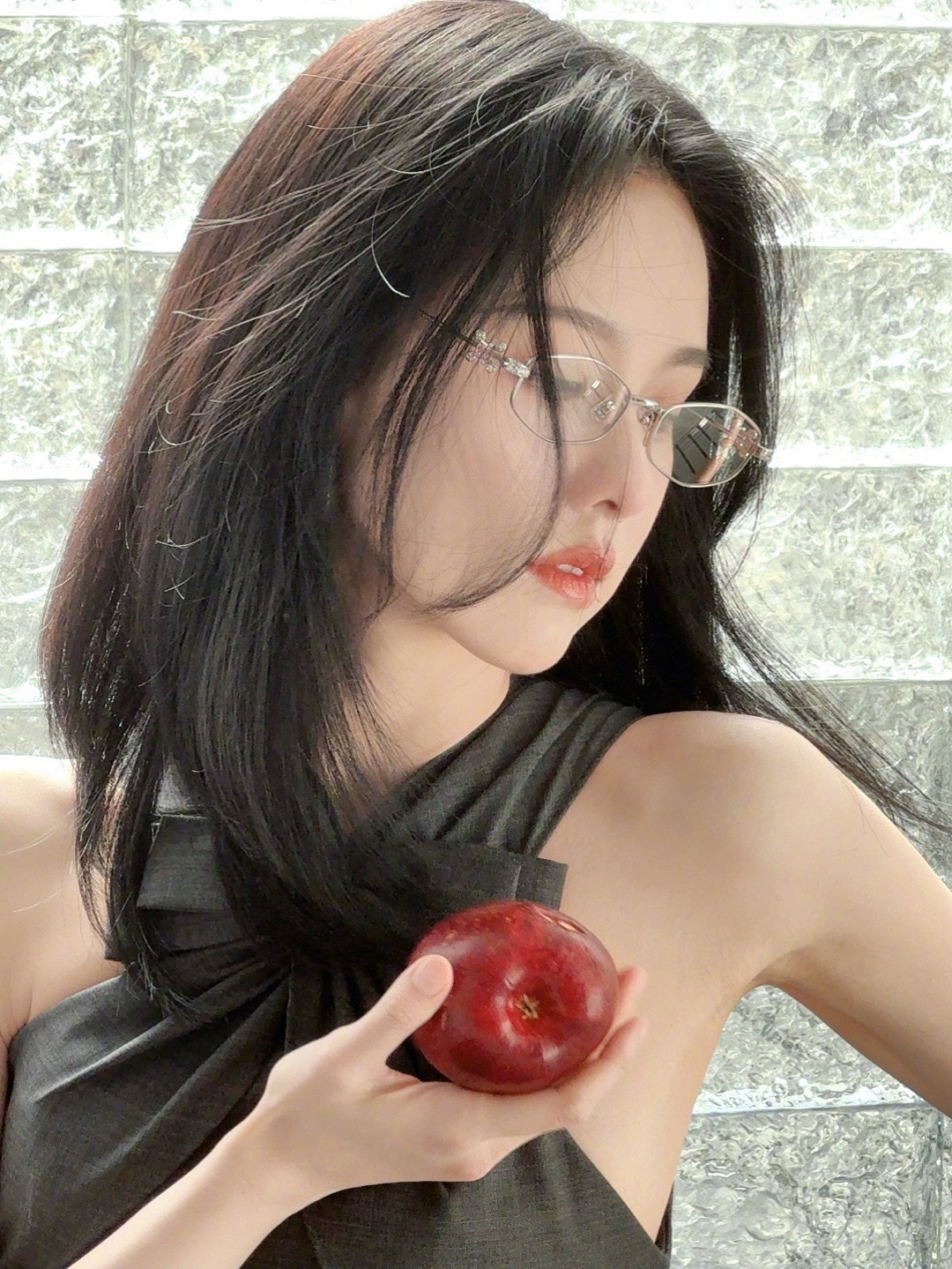 陈都灵眼镜造型妈妈级别陈都灵麻辣教师 啊啊啊啊我嘞个麻辣教师啊啊啊啊 ​​​