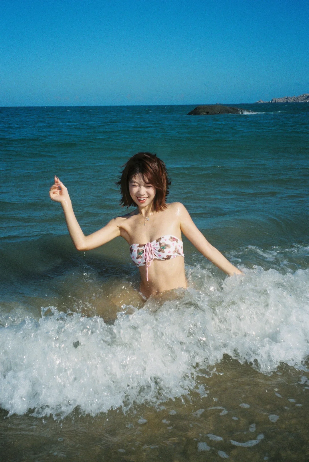 明媚的媚 娇媚的媚🌊👙