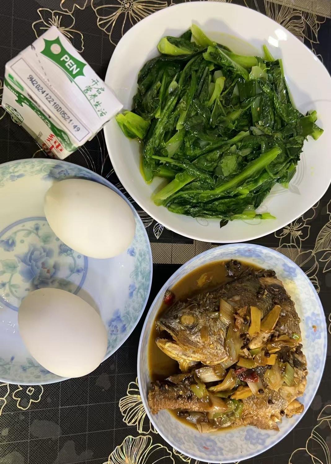 “你花自己的钱他都生气，因为他觉得你花了他的扶贫资金。”

这话不知道谁说的，反