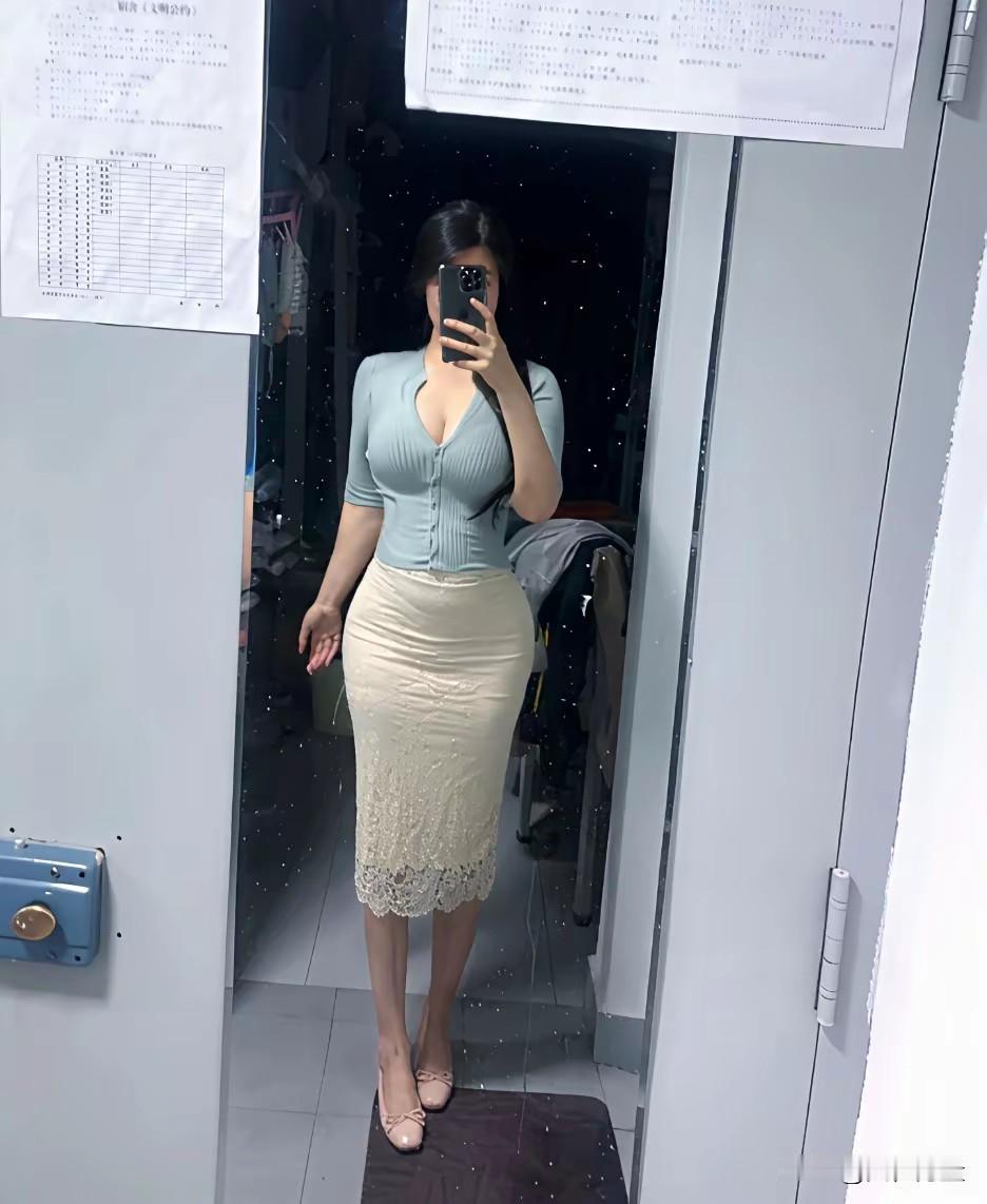 在古代，丰满可是健康和富贵的象征，文学作品里形容女性“丰满如桃，圆润如玉”，满是