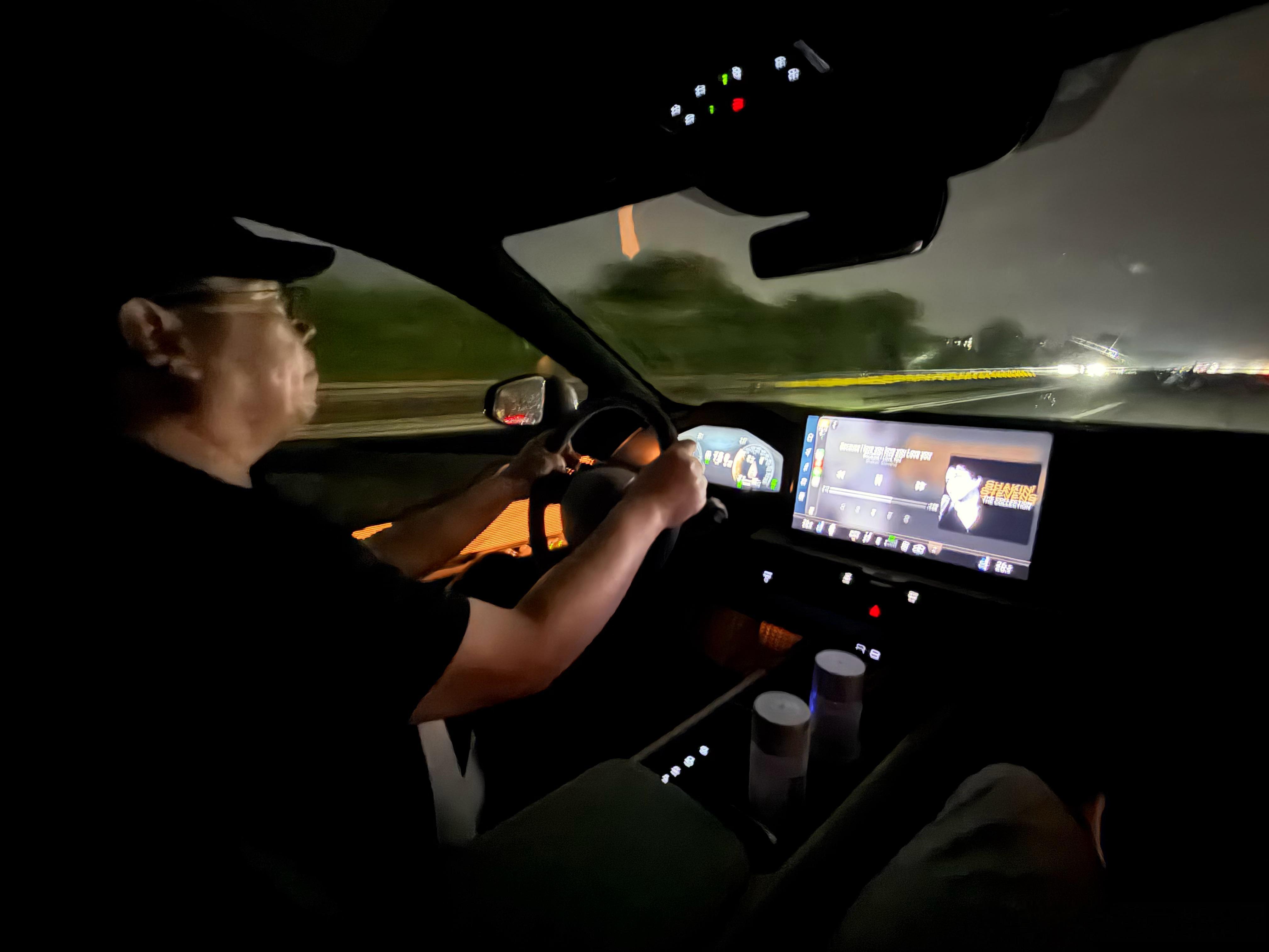 回来路上我爸说：“这车真好，要早买就好了”。我：“早也没这车，早年间的雷克萨斯开