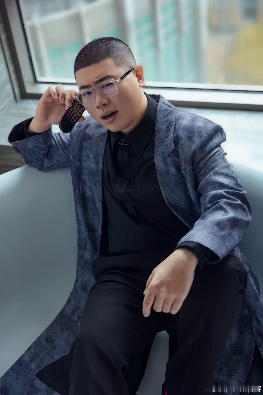 吕严在感情中很自卑我家那小子 原生家庭真的影响一辈子，从小单亲缺少陪伴，没有太多